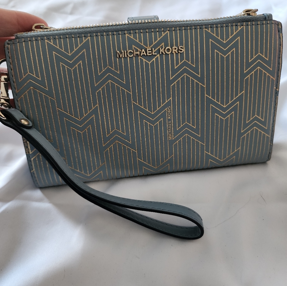 Michael kors wristlet